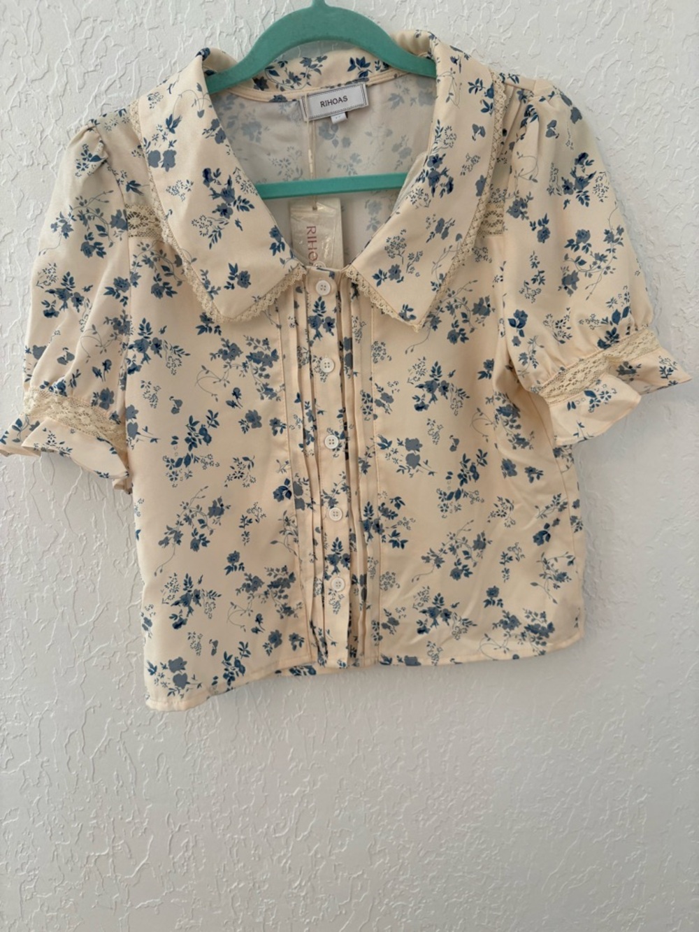 RIHOAS Cream Floral Puff-Sleeve Button-Front Blouse - Picture 5 of 6